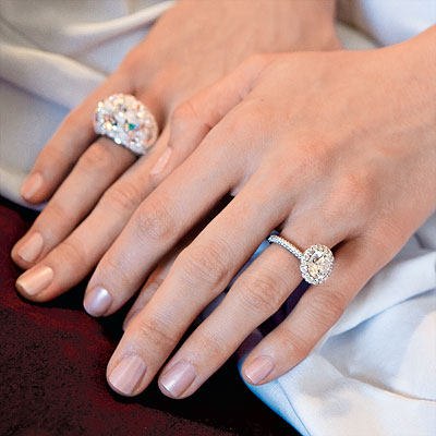 На какой руке носят бриллиантовое обручальное кольцо?