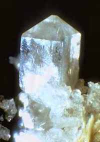 Кристаллы фианита (циркония) как доступная замена натуральным камням.